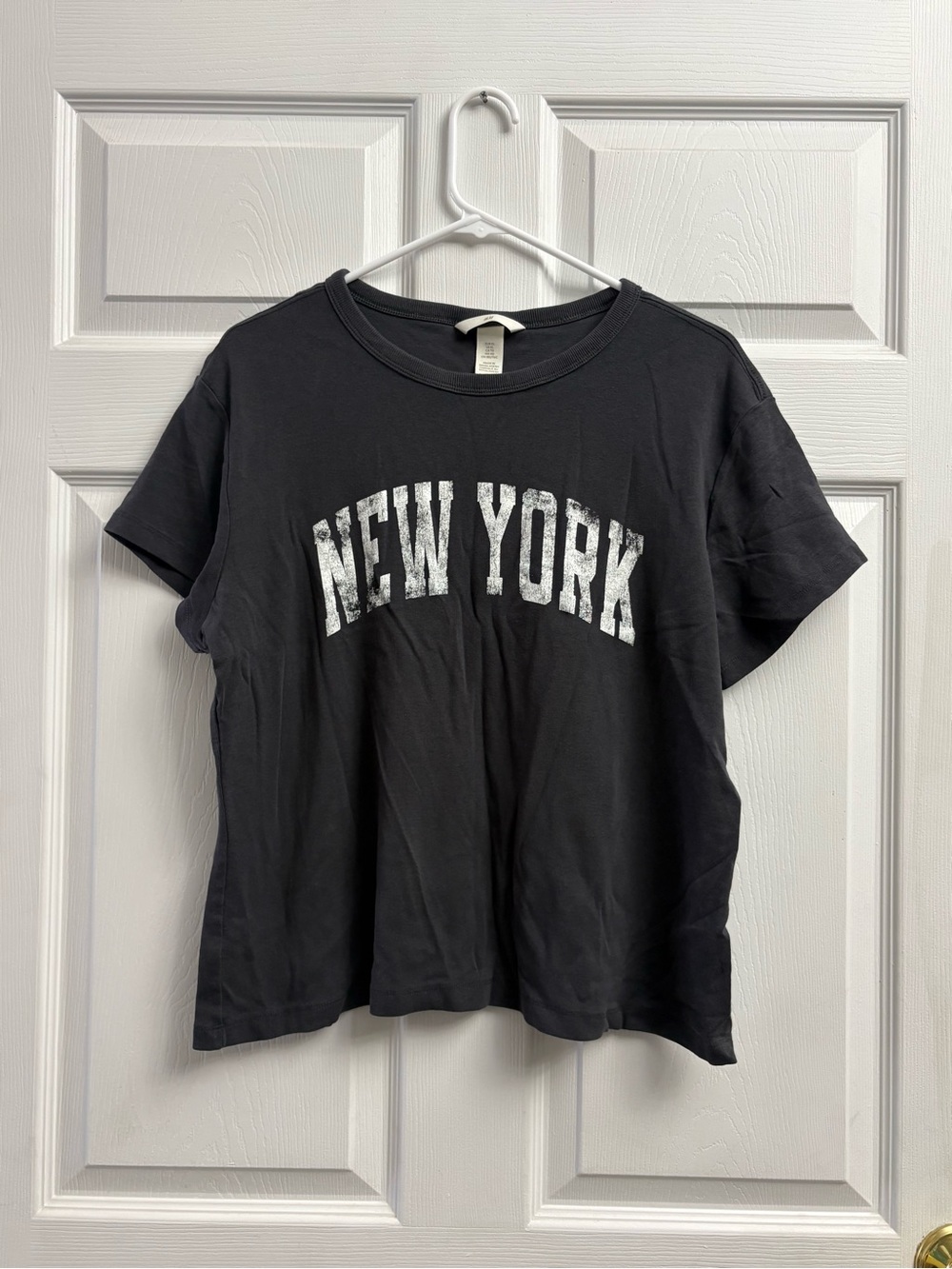 H&M Women’s Gray and White New York Graphic T-Shirt